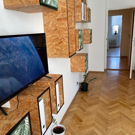Cozy Apartment Near The City Center Hradec Kralove Ngoại thất bức ảnh