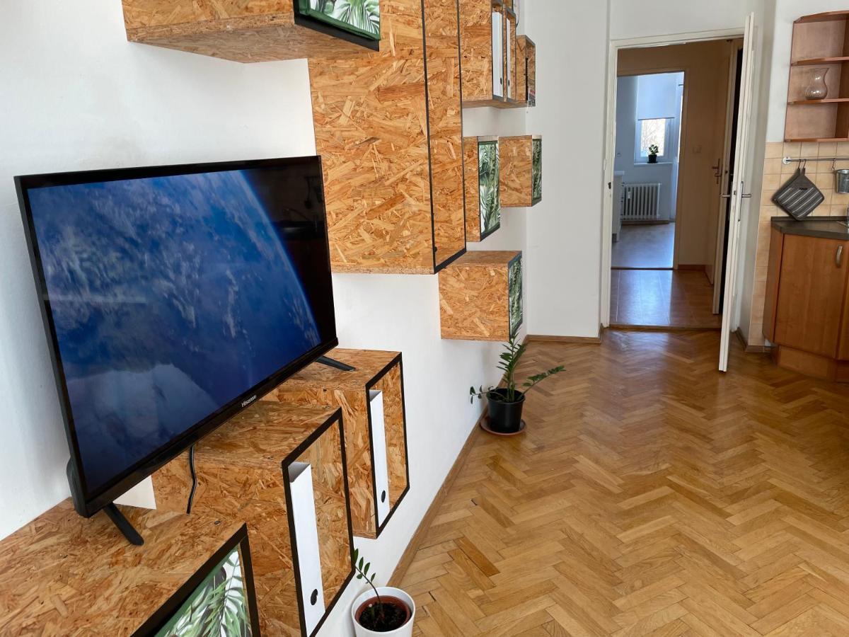 Cozy Apartment Near The City Center Hradec Kralove Ngoại thất bức ảnh
