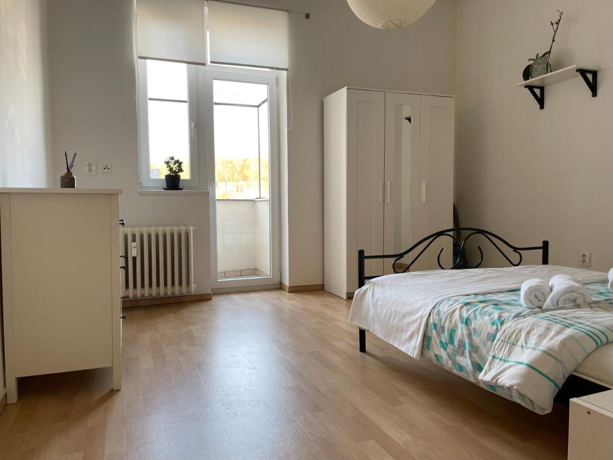 Cozy Apartment Near The City Center Hradec Kralove Ngoại thất bức ảnh